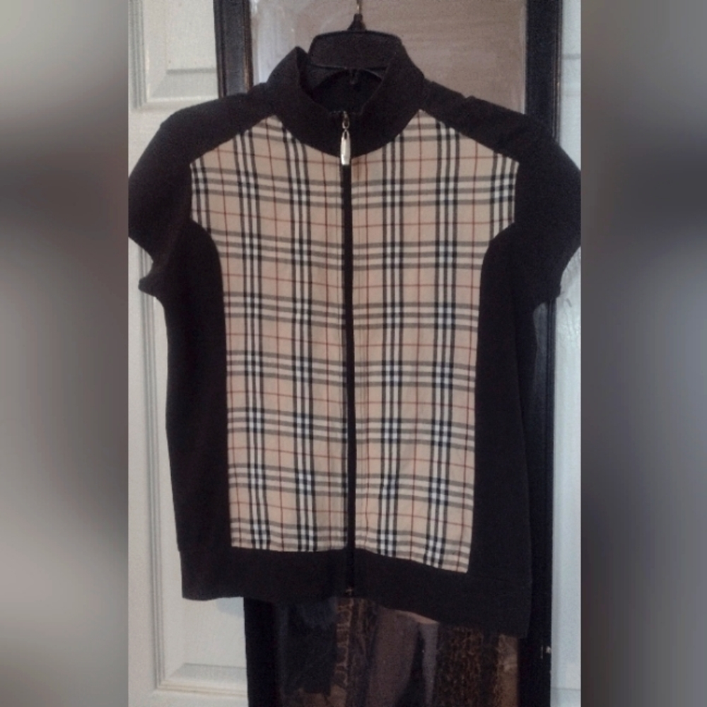 BURBERRY Zipper Top  Pull Tags Authentic medium $75